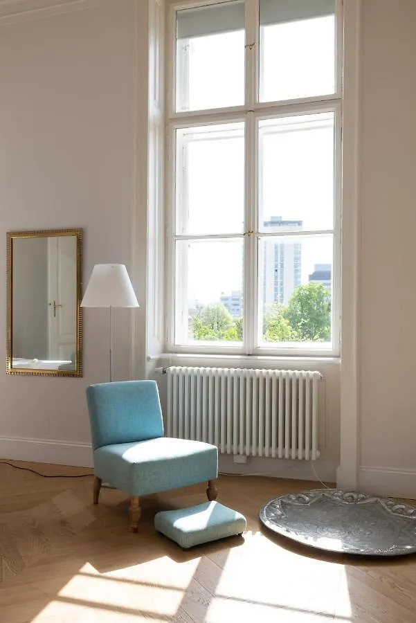 2-Bedroom Apartment With Private Library Vienna