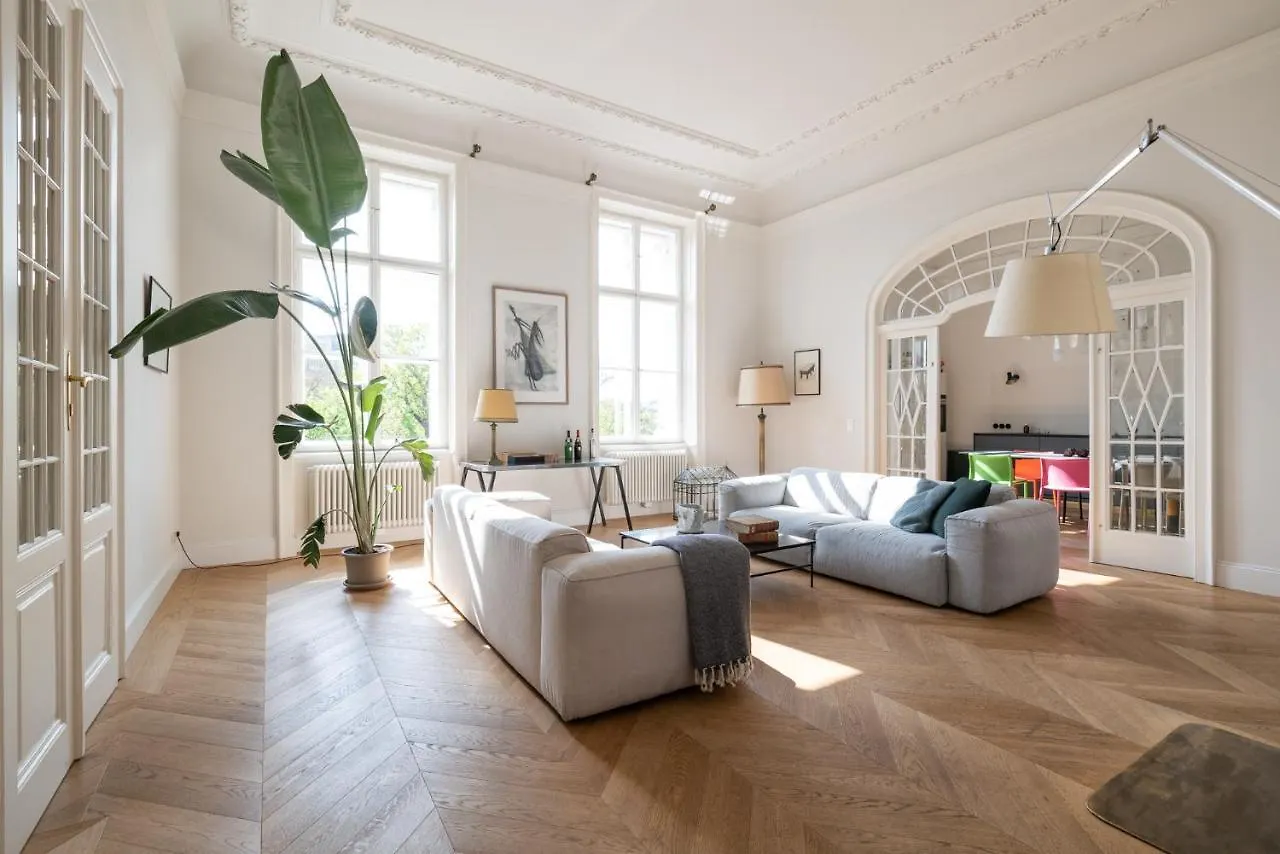 2-Bedroom Apartment With Private Library Vienna