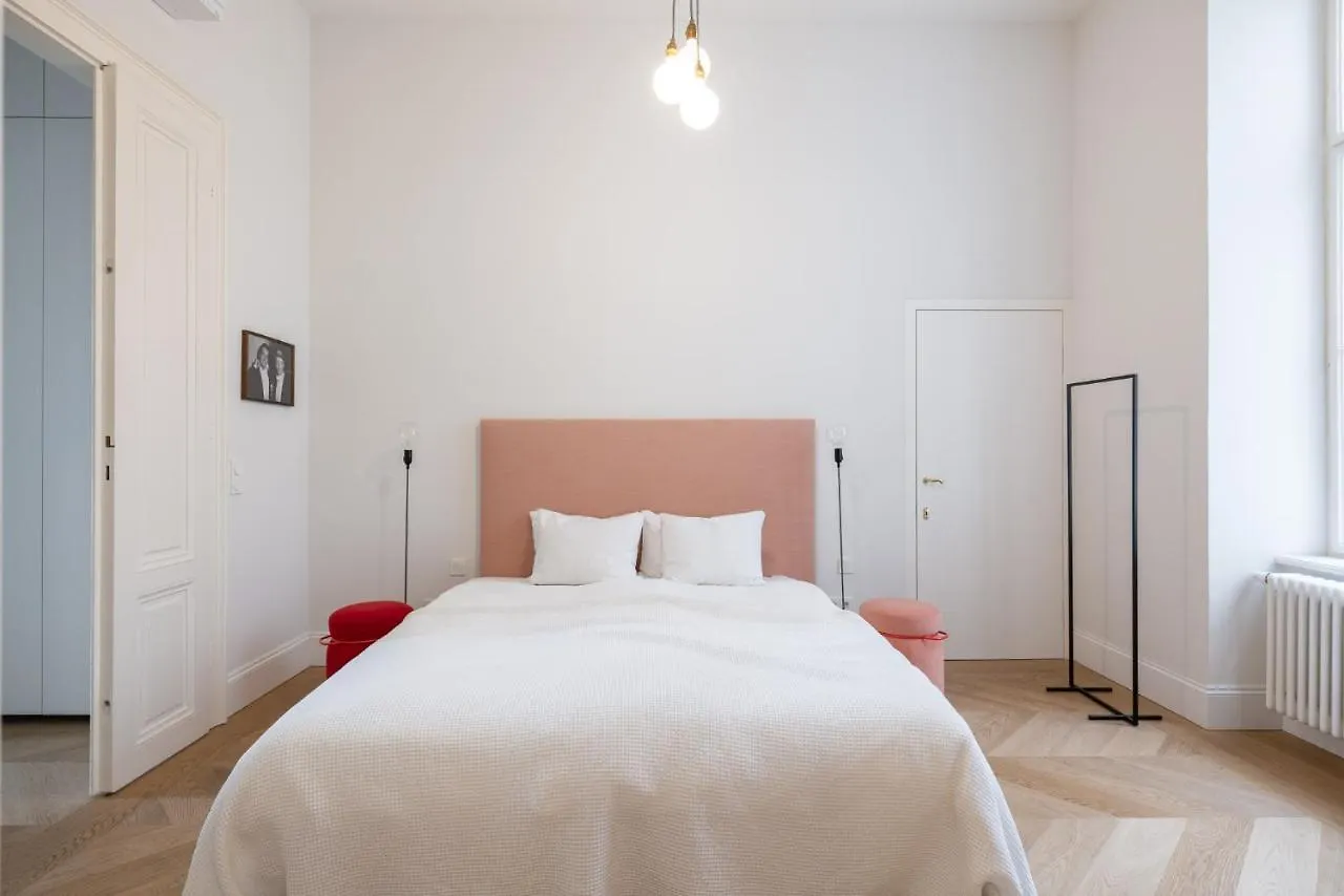 2-Bedroom Apartment With Private Library Vienna Austria