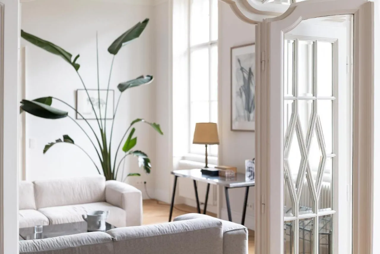 2-Bedroom Apartment With Private Library Vienna