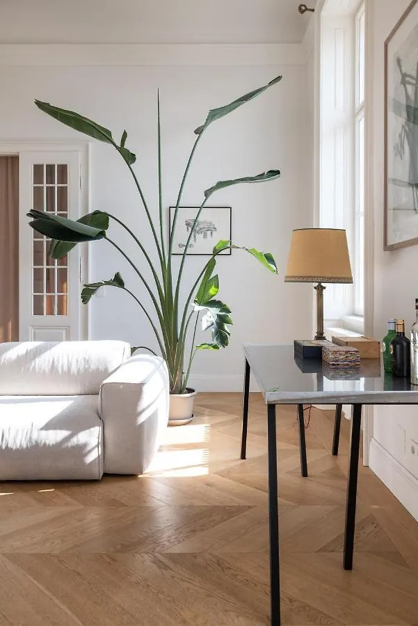 2-Bedroom Apartment With Private Library Vienna