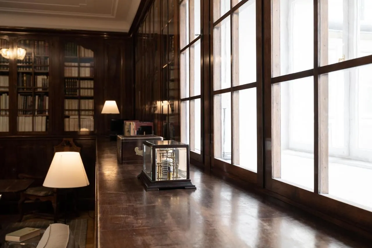 2-Bedroom Apartment With Private Library Vienna