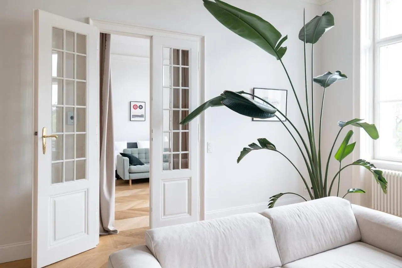 2-Bedroom Apartment With Private Library Vienna 0*,