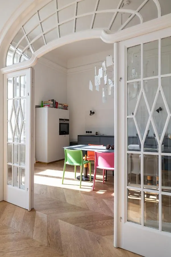 2-Bedroom Apartment With Private Library Vienna