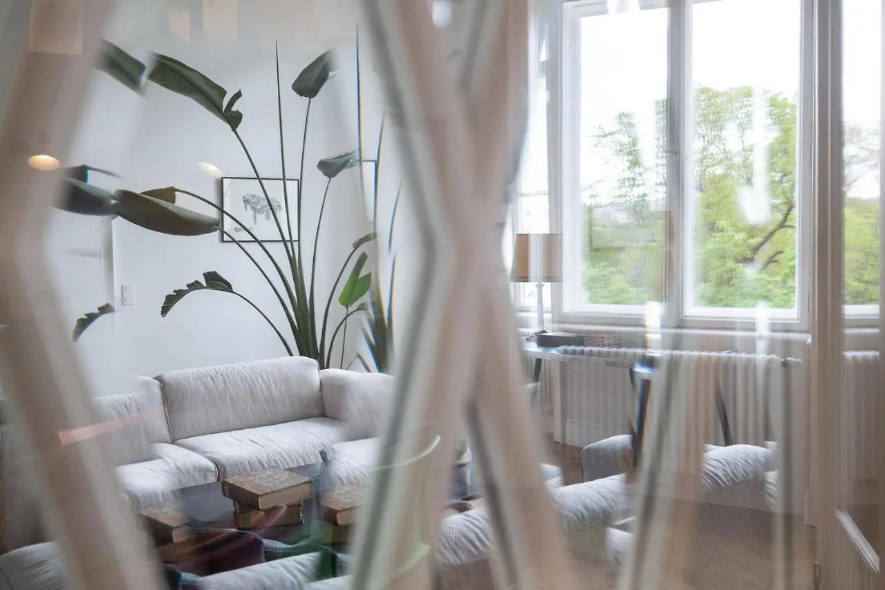 2-Bedroom Apartment With Private Library Vienna Austria