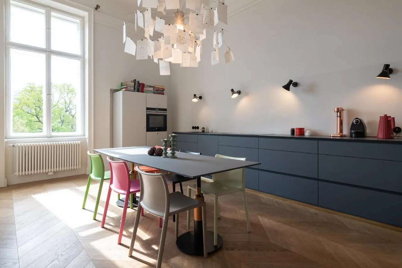 2-Bedroom Apartment With Private Library Vienna