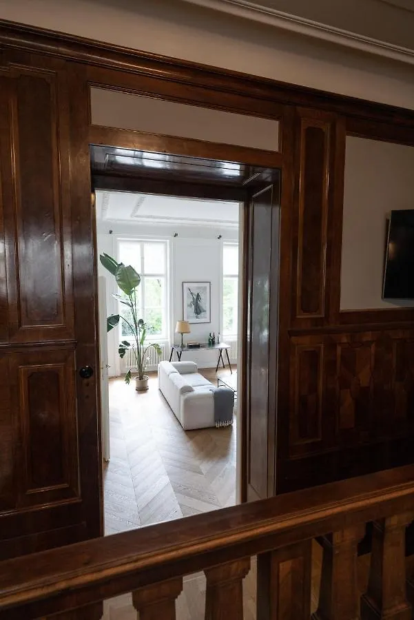 2-Bedroom Apartment With Private Library Vienna