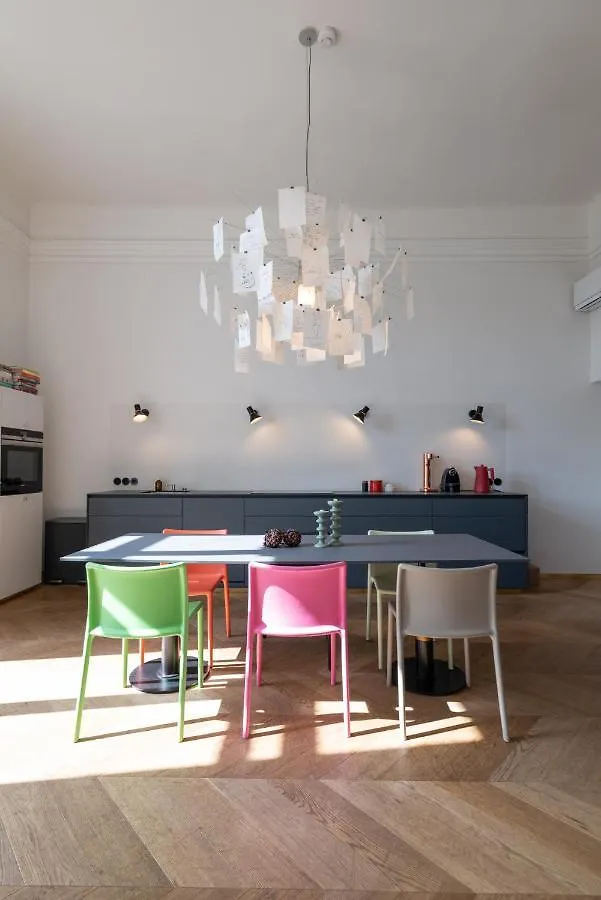 2-Bedroom Apartment With Private Library Vienna