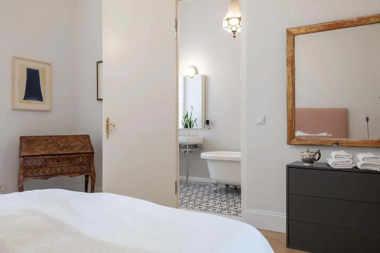 2-Bedroom Apartment With Private Library Vienna