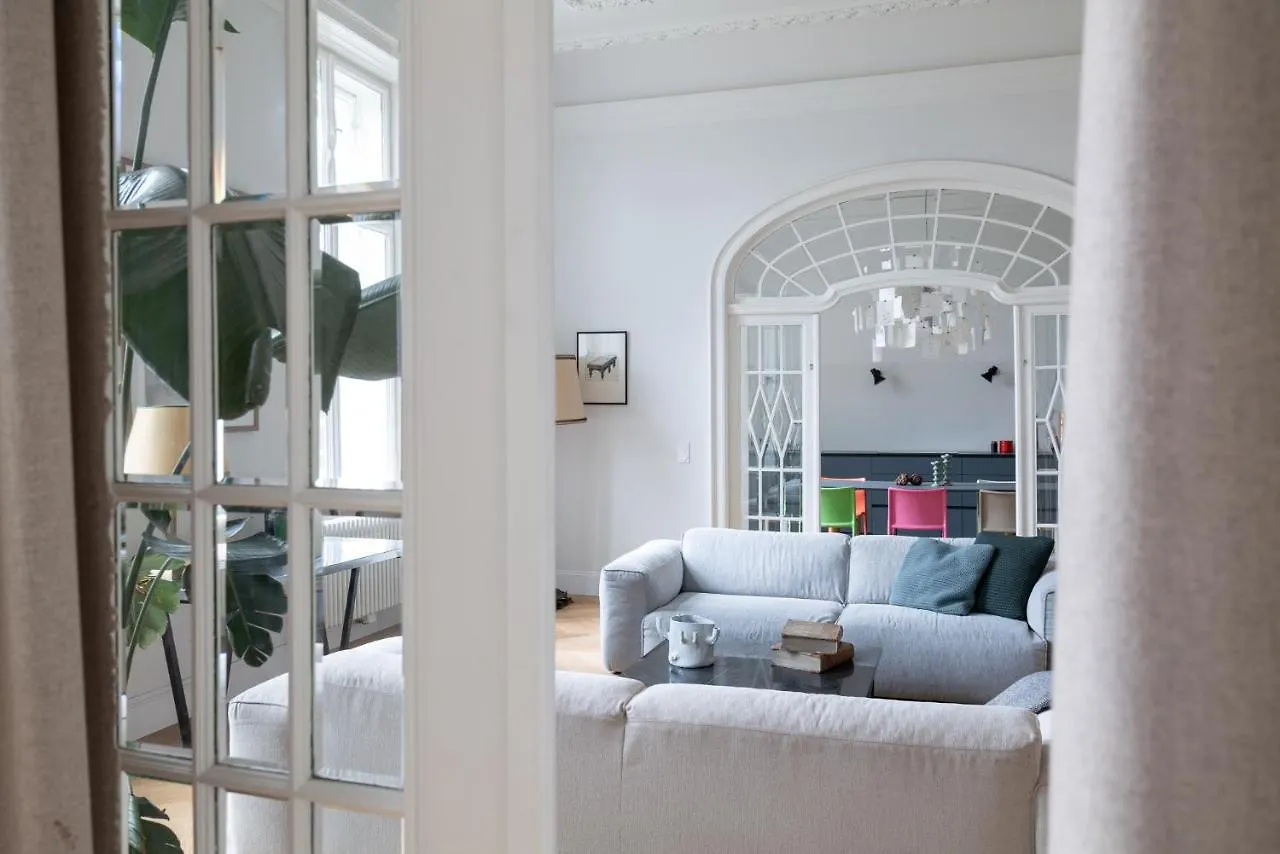 2-Bedroom Apartment With Private Library Vienna