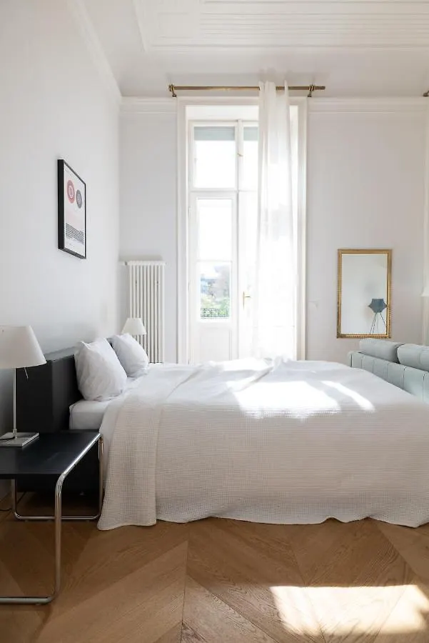 2-Bedroom Apartment With Private Library Vienna