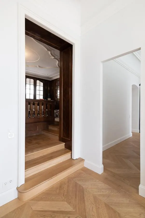 2-Bedroom Apartment With Private Library Vienna