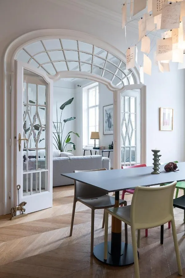 2-Bedroom Apartment With Private Library Vienna